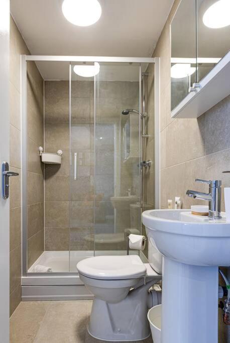 Entire 1 Bed Apt In The Centre Of Стокпорт Екстериор снимка