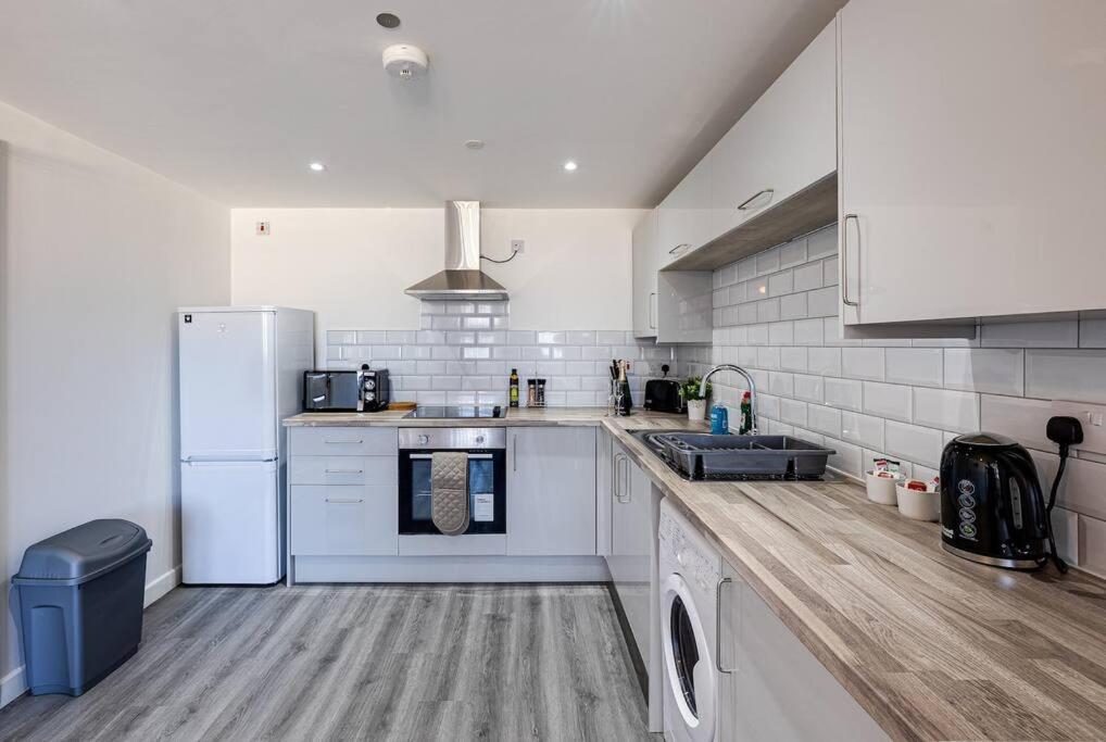 Entire 1 Bed Apt In The Centre Of Стокпорт Екстериор снимка