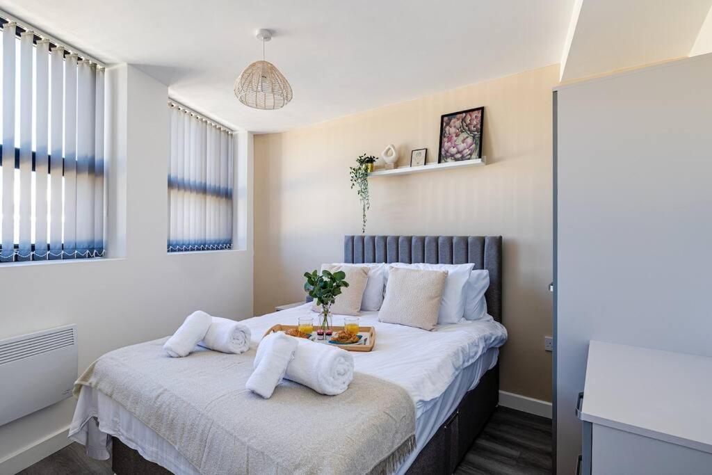 Entire 1 Bed Apt In The Centre Of Стокпорт Екстериор снимка